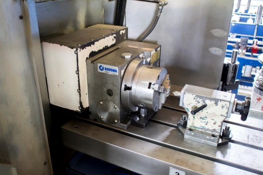 Pionowe centrum obróbcze automat frezarka CNC