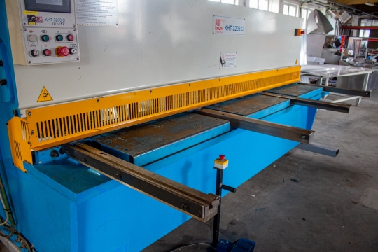 Gilotyna hydrauliczna nożyce gilotynowe do blach 6mm KHT 3206 C
